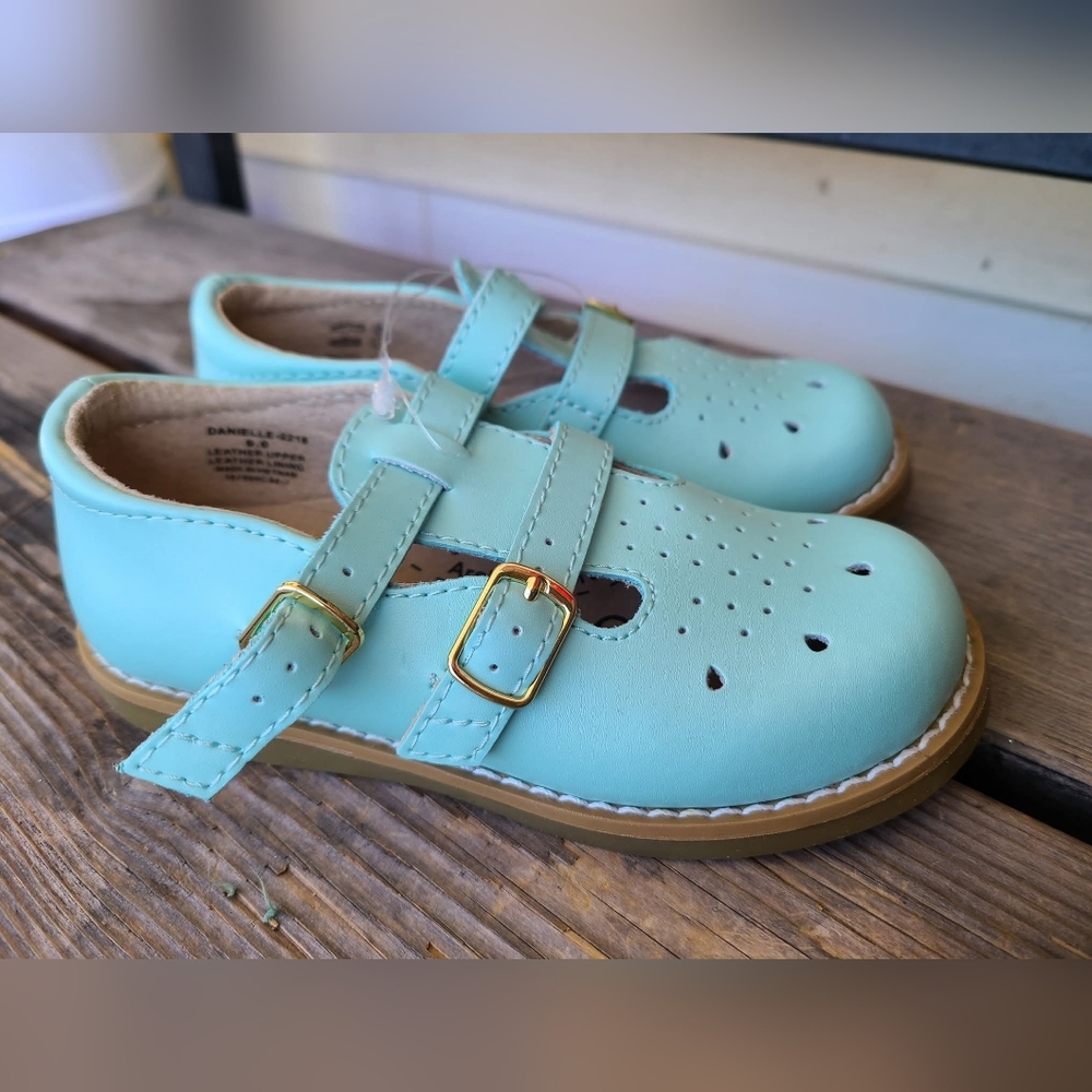 FOOTMATES SZ 9C VGUC MINT Aqua GREEN cut out hard bottom shoes w/ double buckles